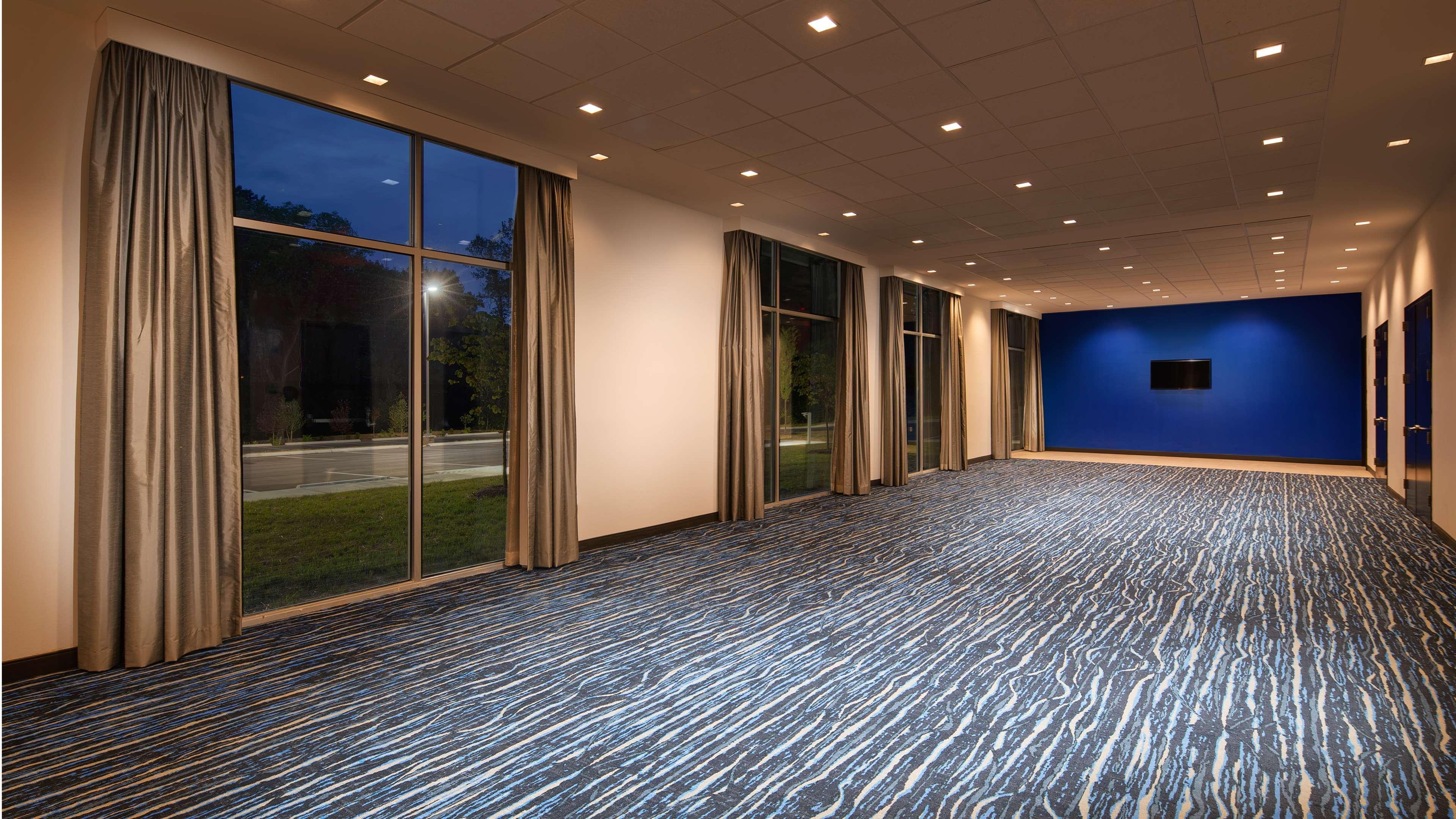 Glo Western Airport Hotel